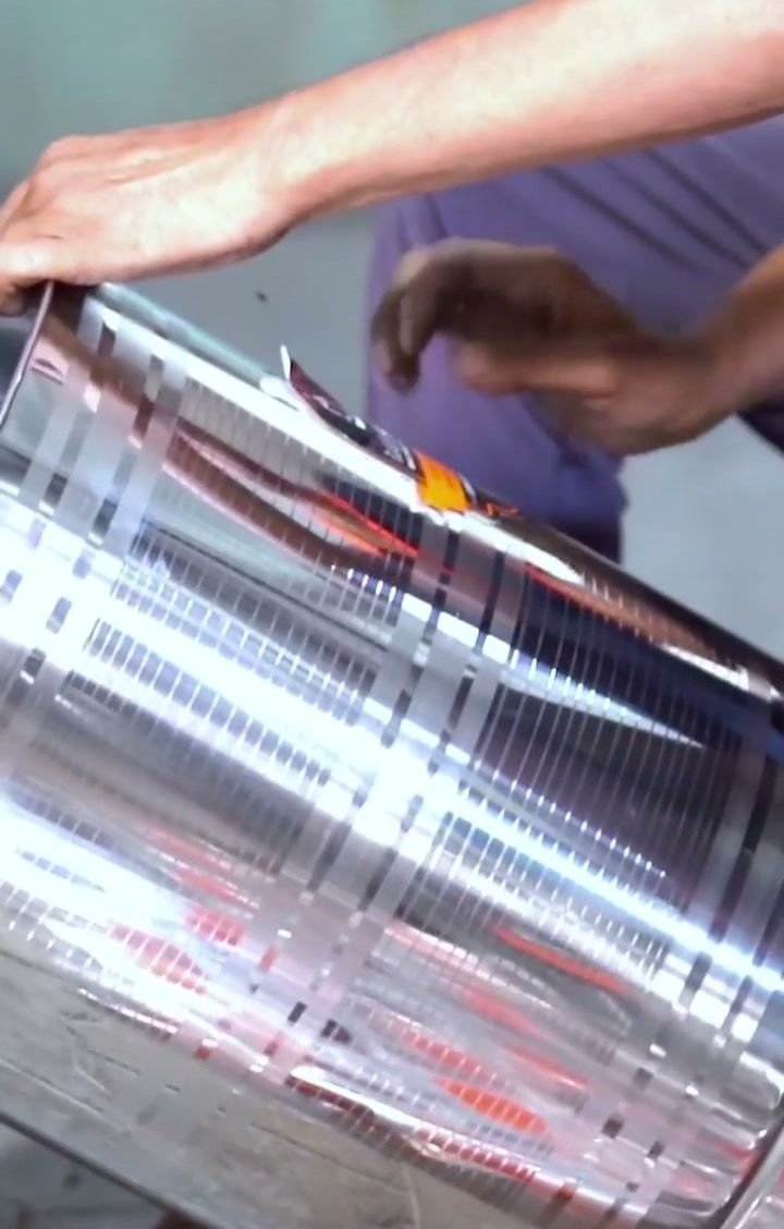 Polishing a pawali by hand